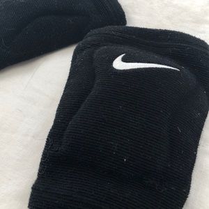 Girls Nike Dri fit knee pads